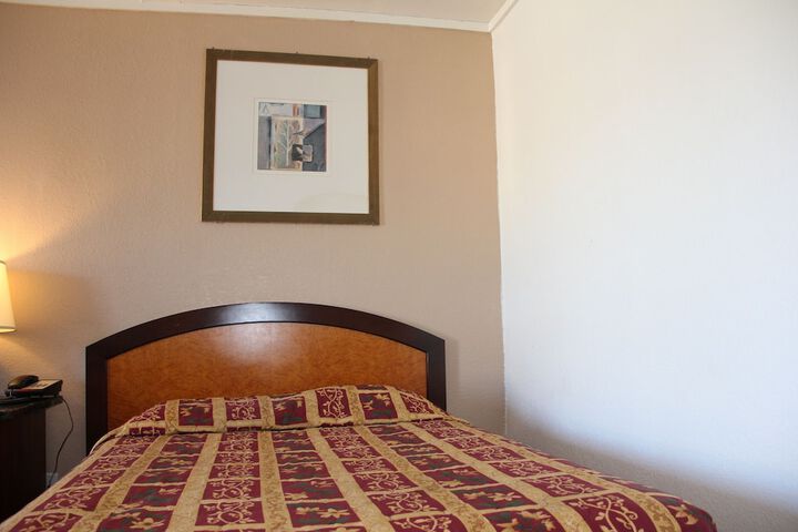1 King Bed (13 of 14)