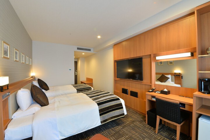 Room 8 of 105