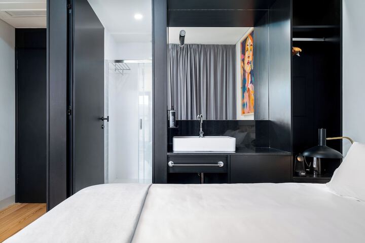 Room 14 of 74