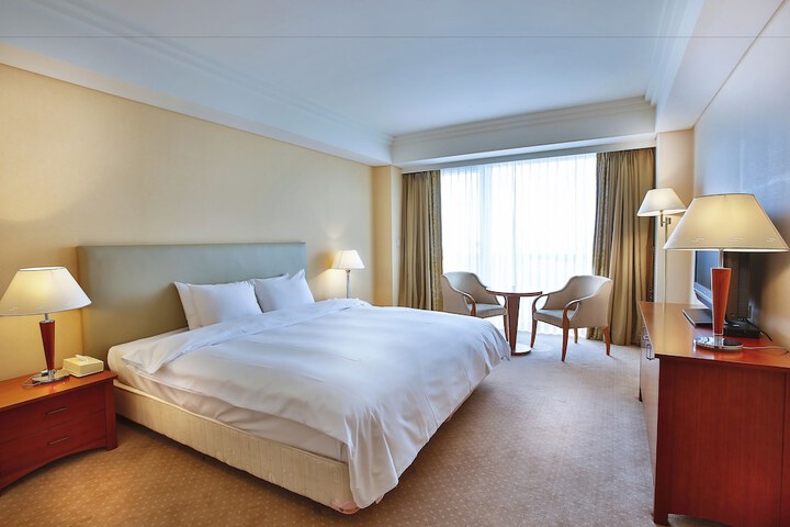 Room 12 of 79