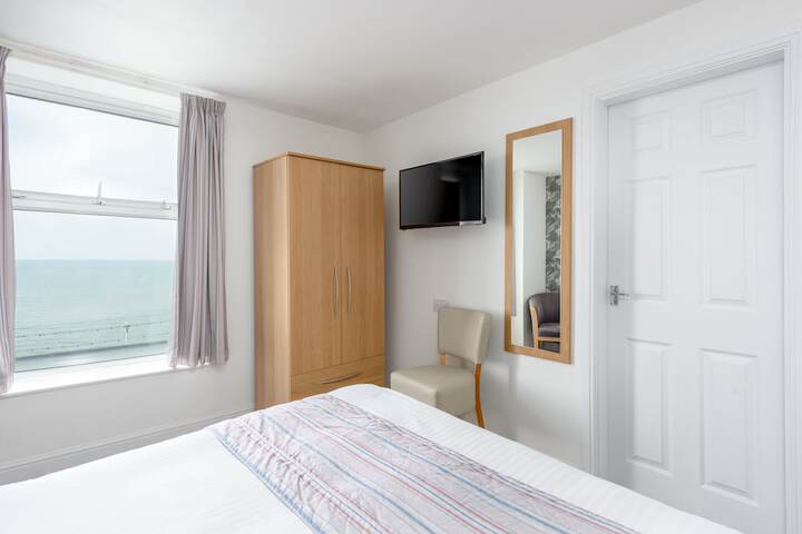 Room 8 of 91