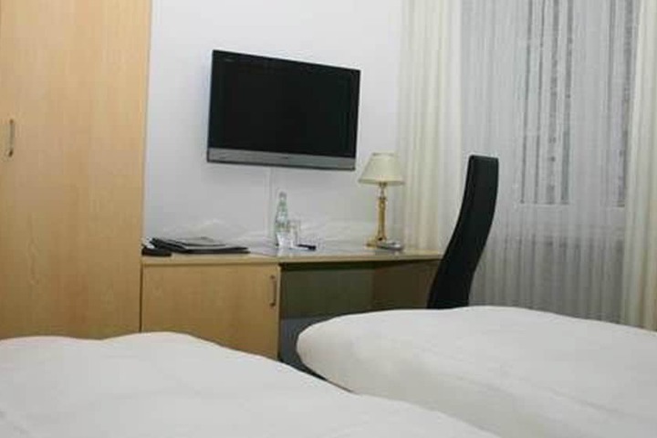 Room 3 of 31