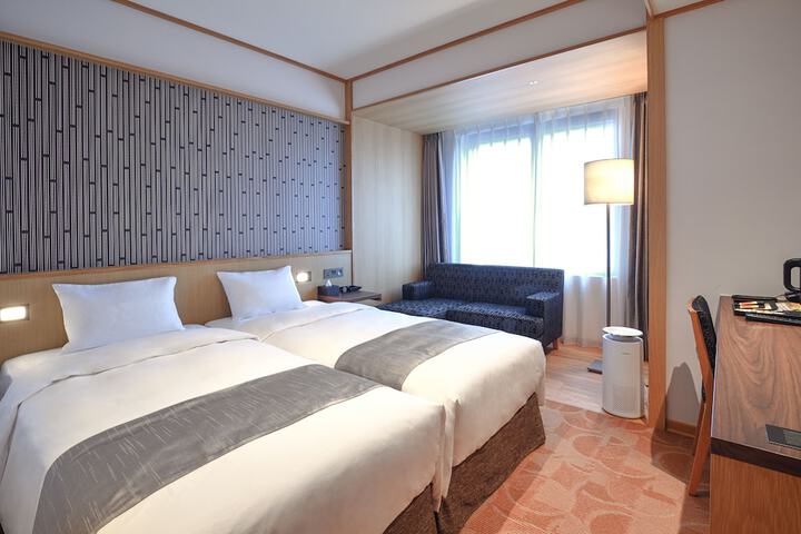 Room 4 of 73