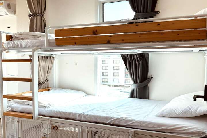 Room 15 of 32