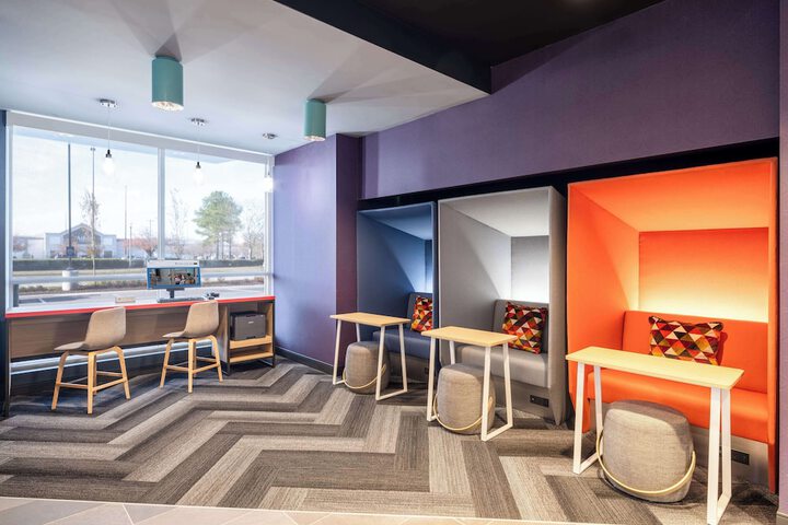 Business Center 24 of 25