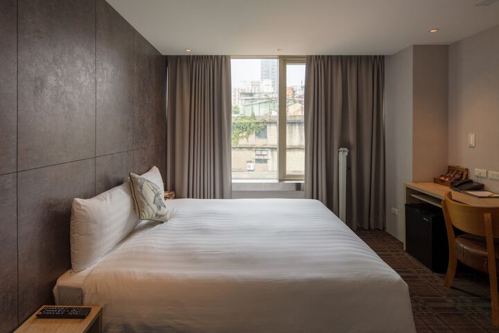 Room 42 of 76