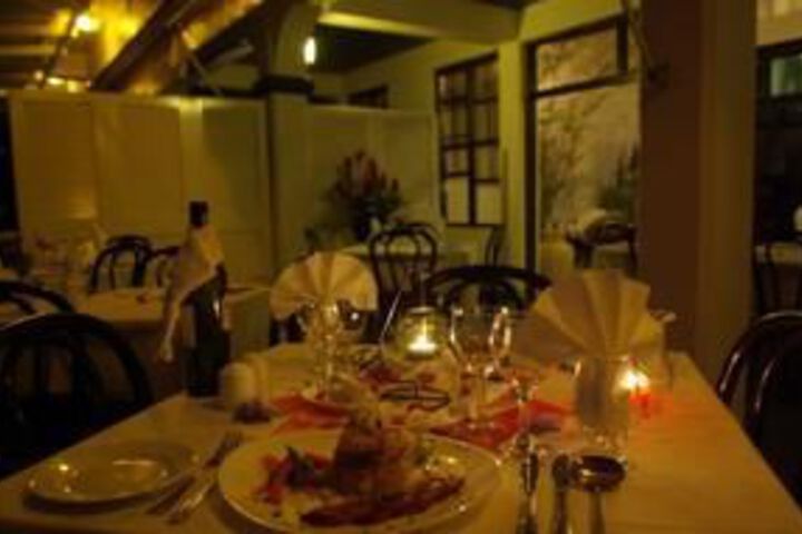 Dining 18 of 19