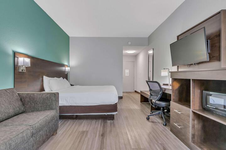 1 King Bed (6 of 22)