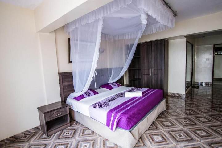 Room 4 of 28