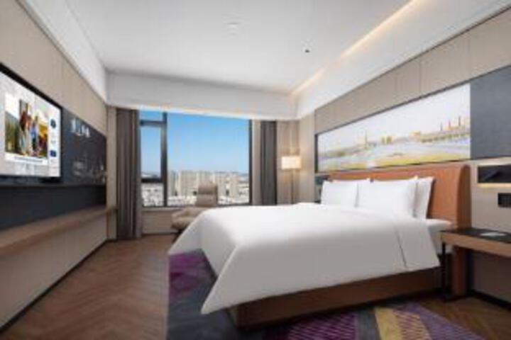 Room 8 of 9