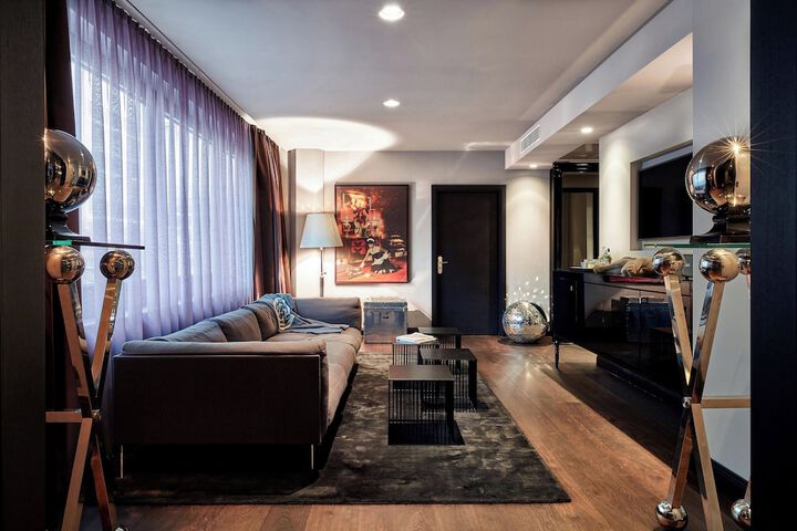 Room 27 of 132