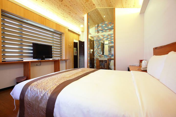 Room 4 of 41