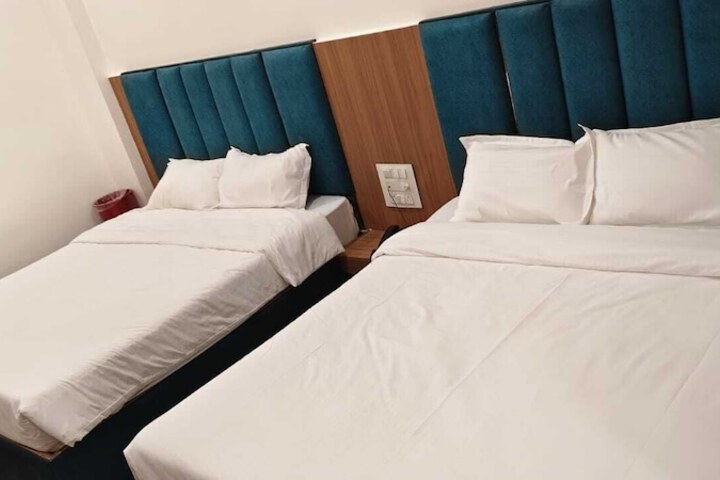 Room 4 of 12