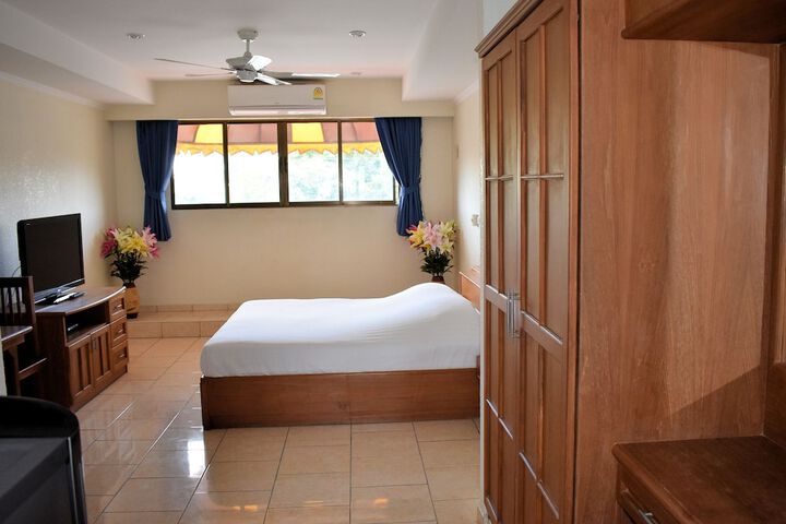 Room 15 of 38