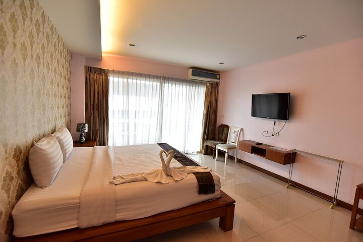 Room 12 of 34