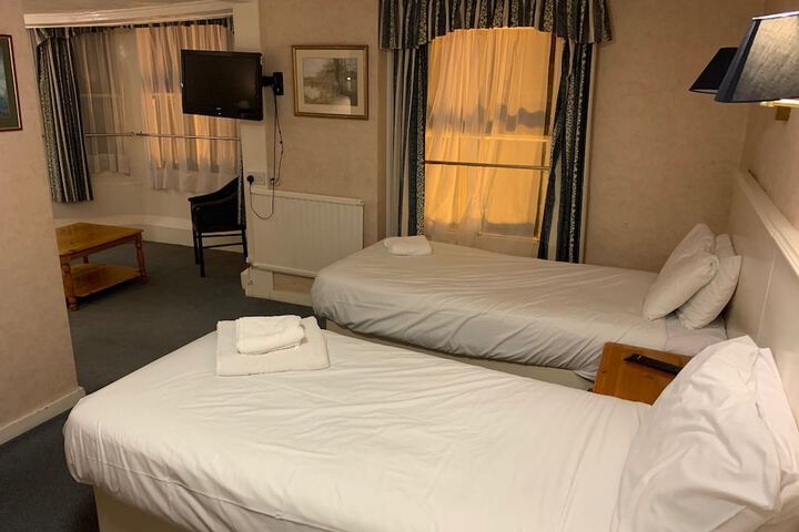 Room 12 of 27
