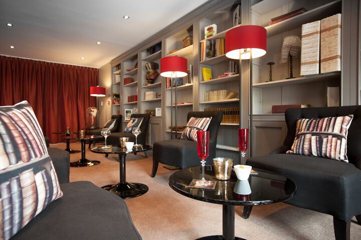 Lounge 54 of 62