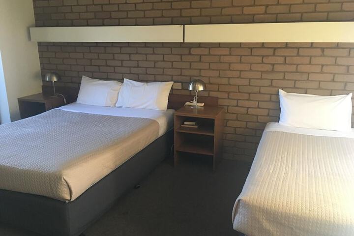 Room 13 of 32