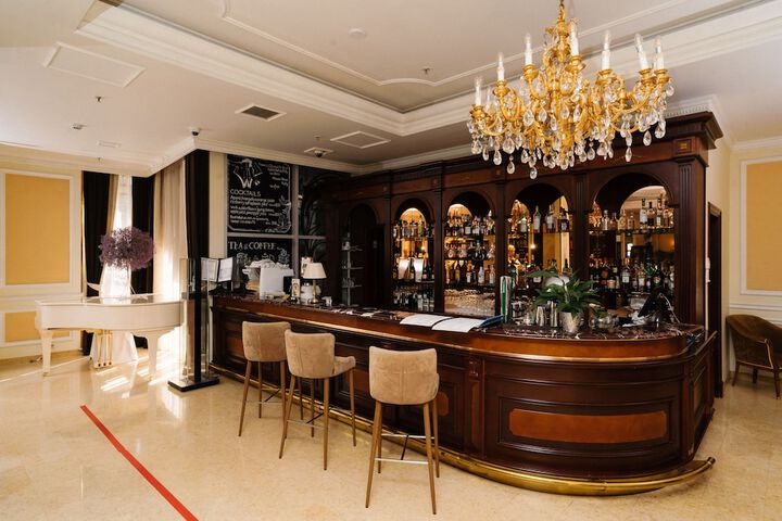 Lounge 106 of 117