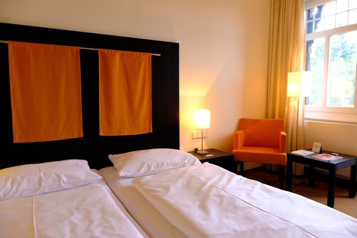 Room 18 of 116