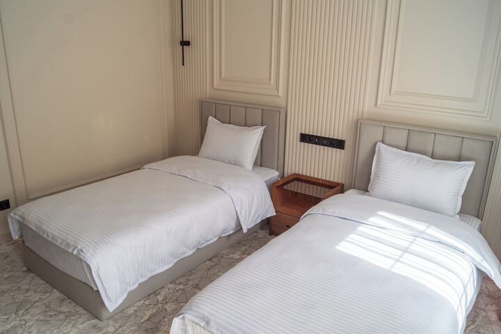 Room 7 of 24