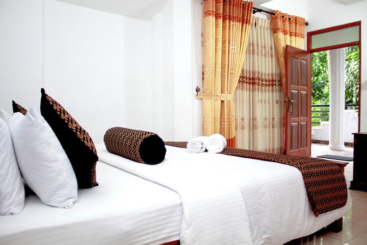Room 2 of 7