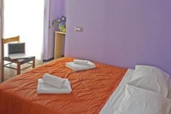 Room 15 of 33
