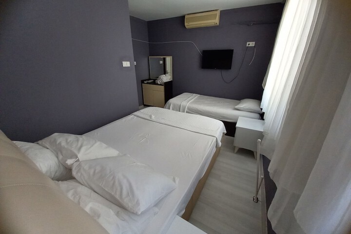 Room 27 of 73