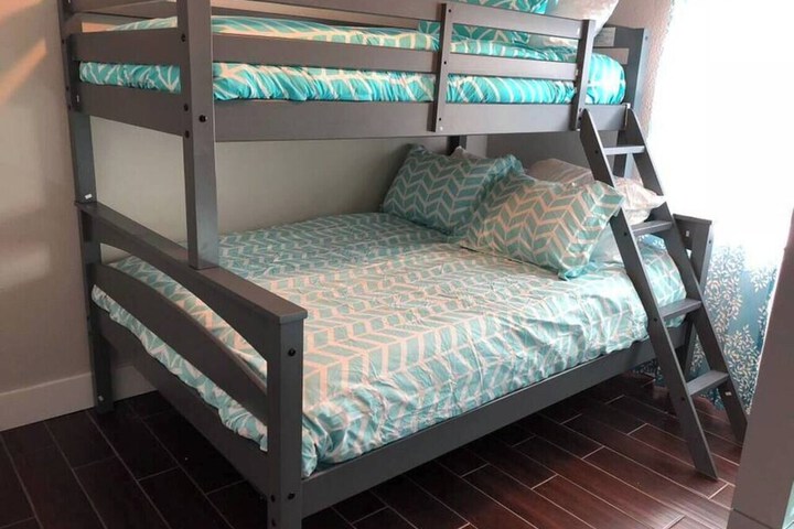 Room 3 of 49