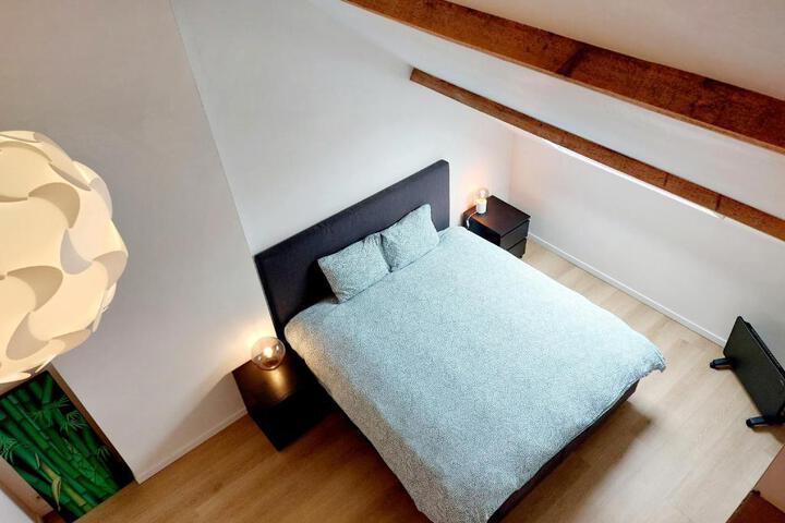 Room 4 of 10