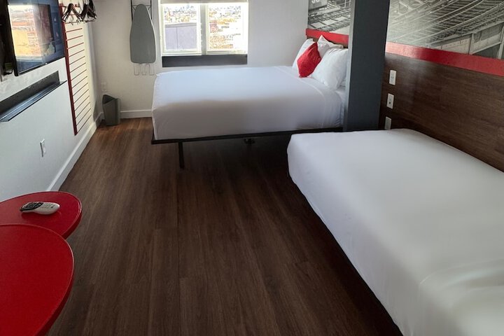 Queen Bed with Sofa (7 of 10)