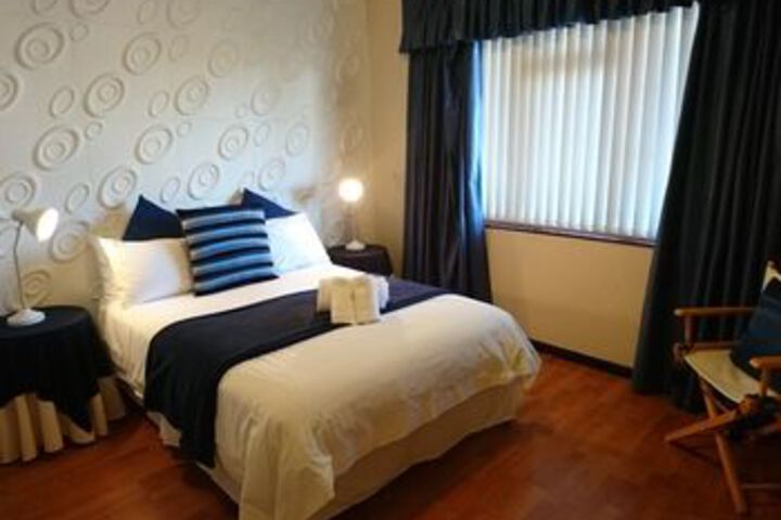 Room 8 of 17