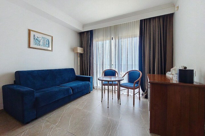 Room 82 of 148