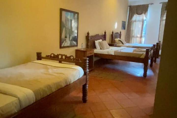 Room 9 of 28
