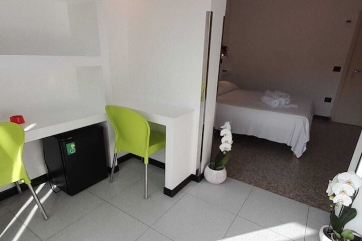 Room 27 of 61