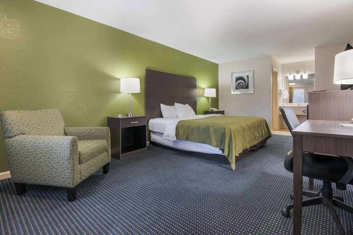 1 King Bed (8 of 14)