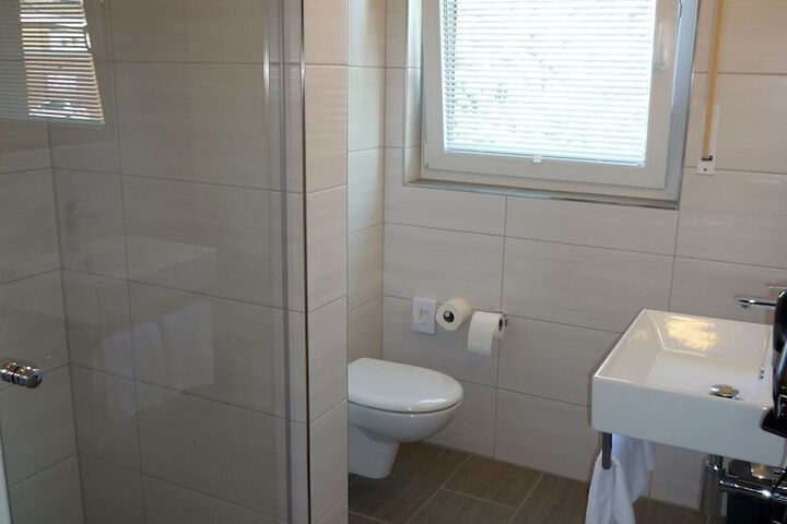 Room 14 of 28