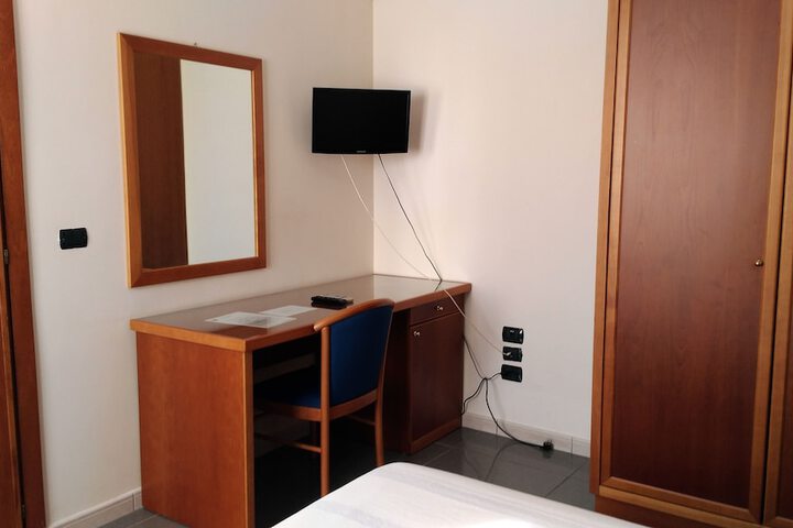 Room 25 of 54