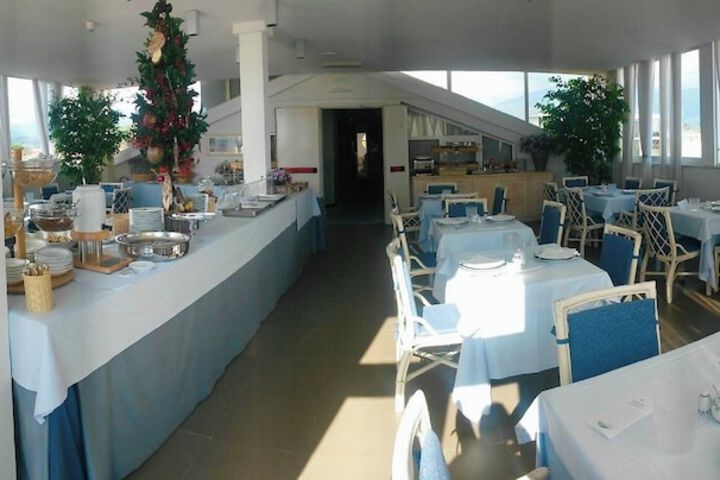 Dining 5 of 10
