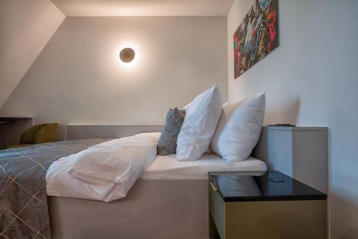Room 5 of 20