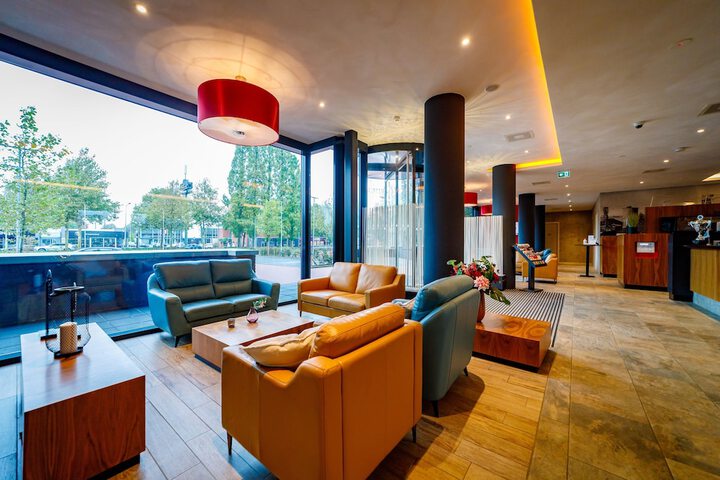 Entrance & Lobby