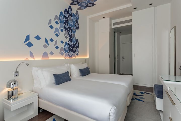 Room 33 of 73