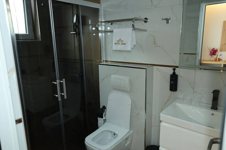 Room 33 of 42