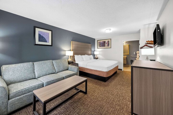 Suite 2 Double Beds Accessible (8 of 15)
