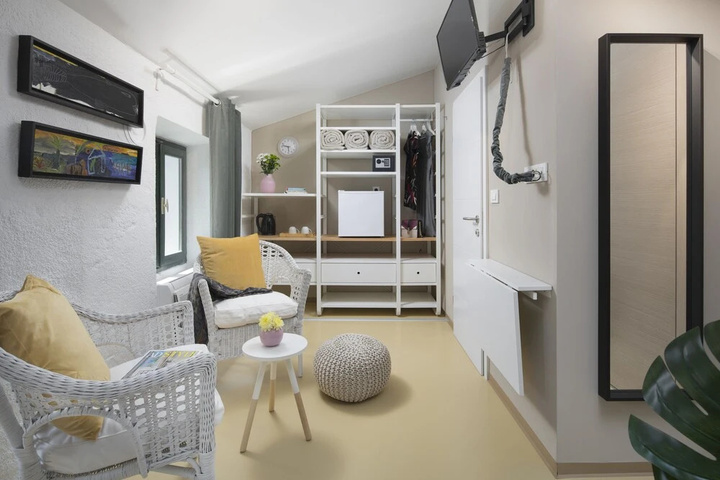 Room 15 of 15