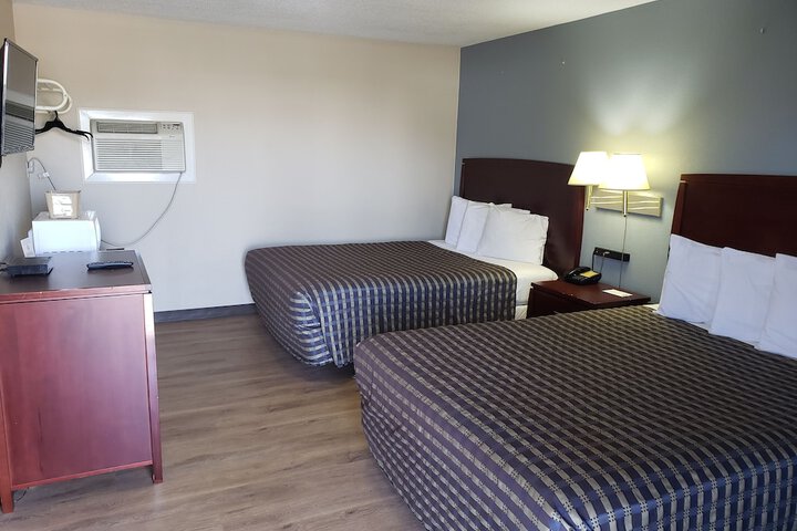 2 Queen Beds (3 of 11)