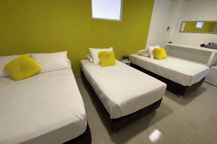 Room 13 of 18