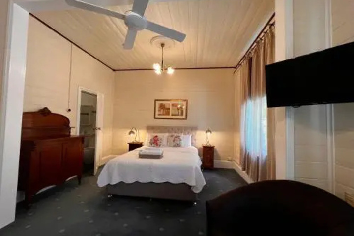Room 5 of 19