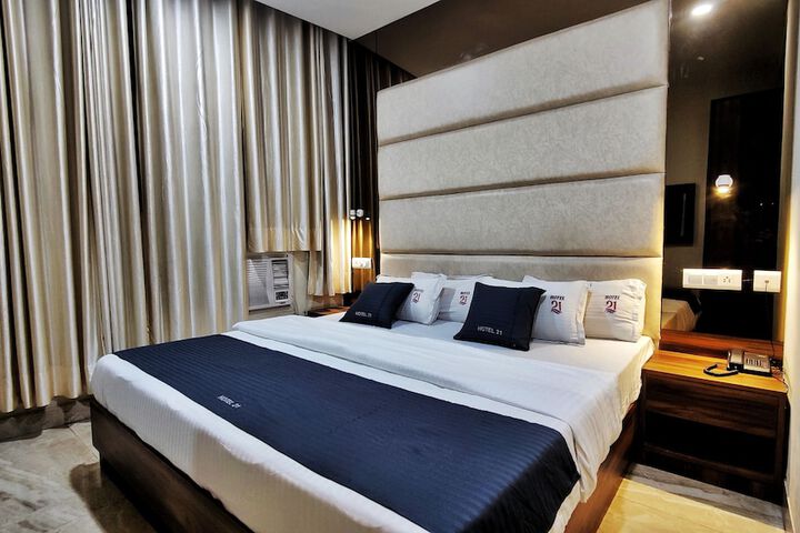 Room 5 of 27