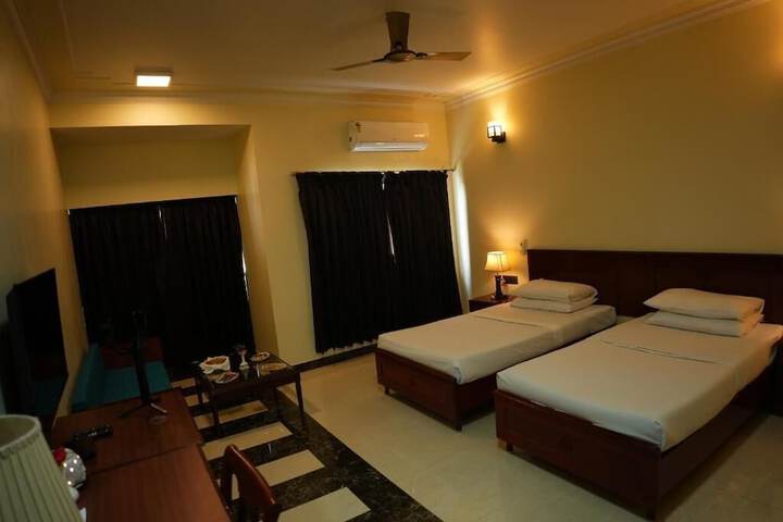 Room 6 of 10